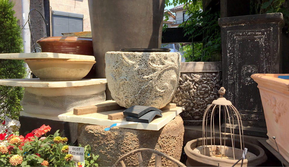 店頭の花苗と資材