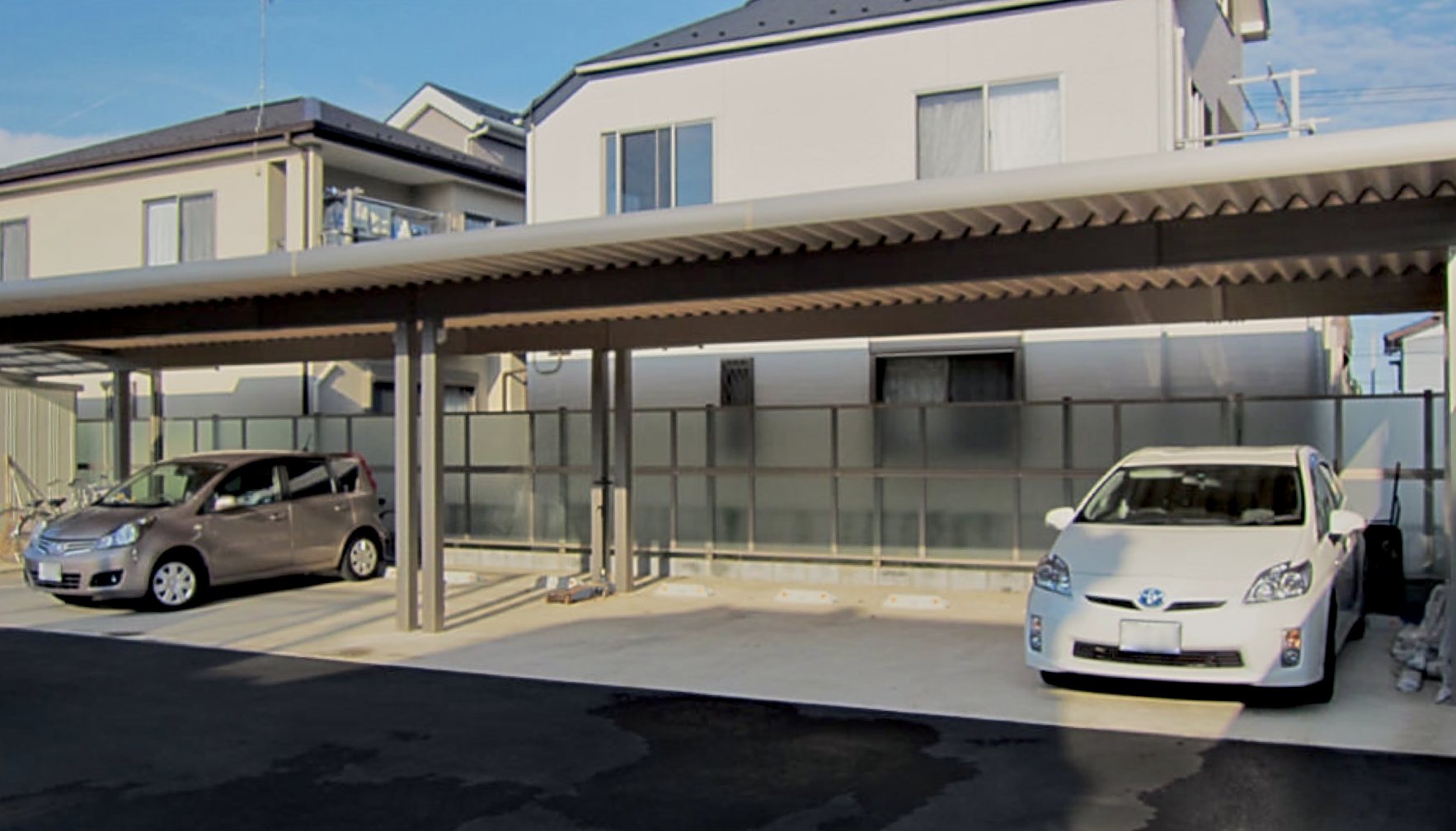 畑を、八台とめられる駐車場へ